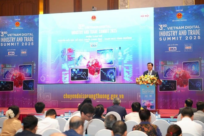نائب وزير الصناعة والتجارة، نجوين سينه نهات تان، يتحدث في المنتدى. (الصورة: وزارة الصناعة والتجارة/فيتنام+)