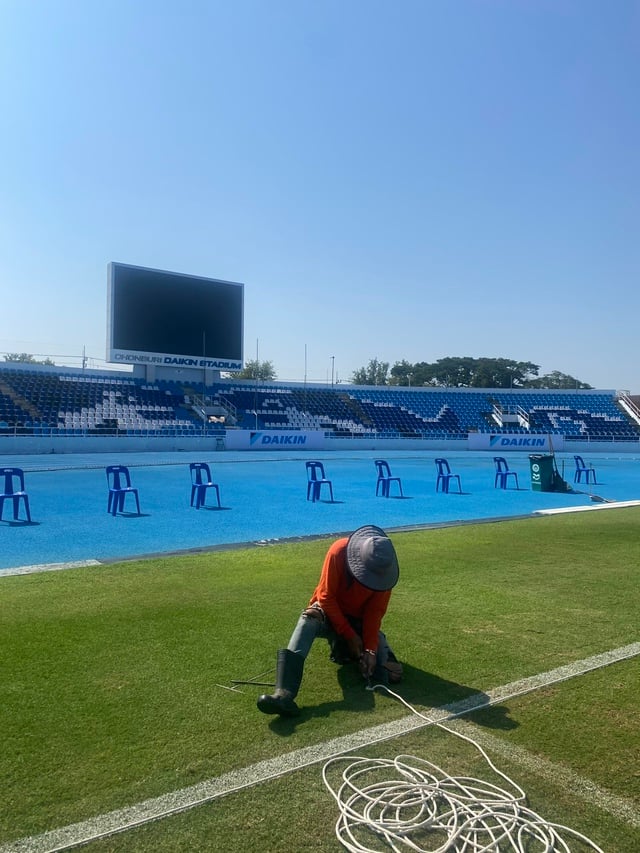 Có gì lạ ở sân bóng SEA Games, nơi tuyển nữ sẽ đại chiến với Philippines, Myanmar- Ảnh 3.