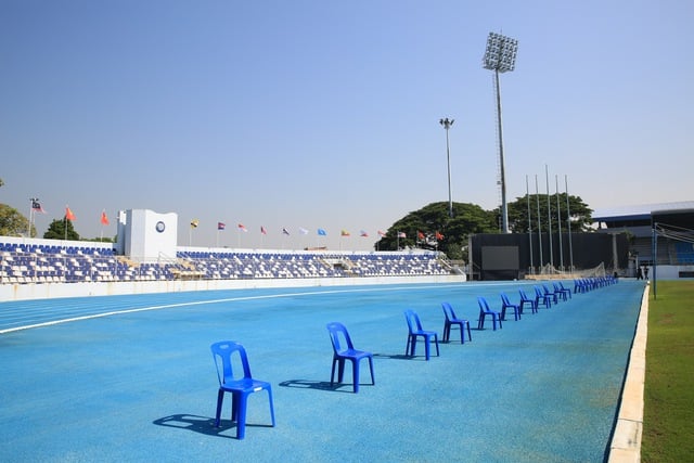 Có gì lạ ở sân bóng SEA Games, nơi tuyển nữ sẽ đại chiến với Philippines, Myanmar- Ảnh 4.