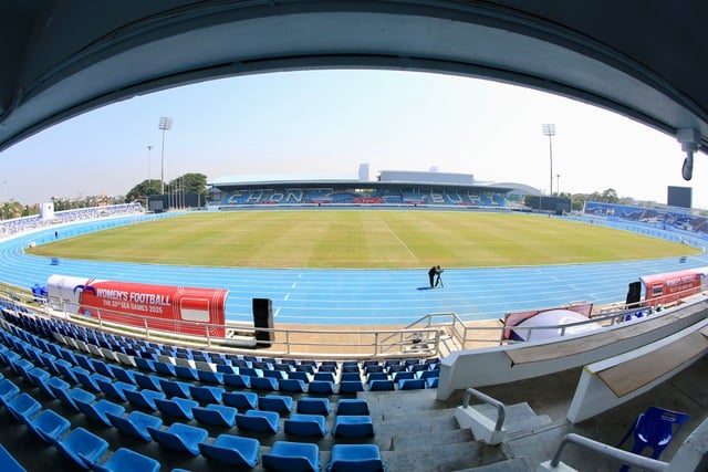 Có gì lạ ở sân bóng SEA Games, nơi tuyển nữ sẽ đại chiến với Philippines, Myanmar- Ảnh 7.