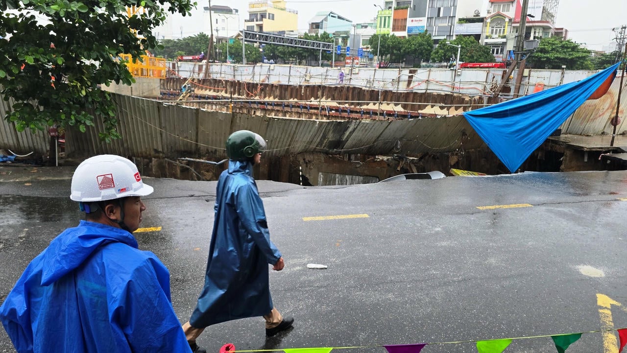 Η τοποθεσία της κατολίσθησης βρίσκεται ακριβώς δίπλα στο εργοτάξιο, το οποίο βρίσκεται υπό κατασκευή.