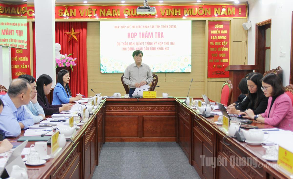 Головував на засіданні голова юридичного комітету провінційної народної ради.