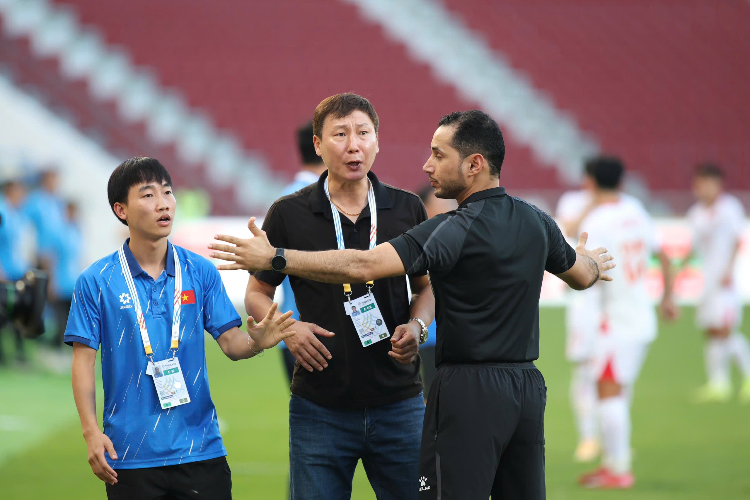 Đình Bắc chói sáng, U.23 Việt Nam chật vật thắng Lào trận mở màn nhiều ‘biến cố lạ’ và check VAR… thủ công - Ảnh 3.