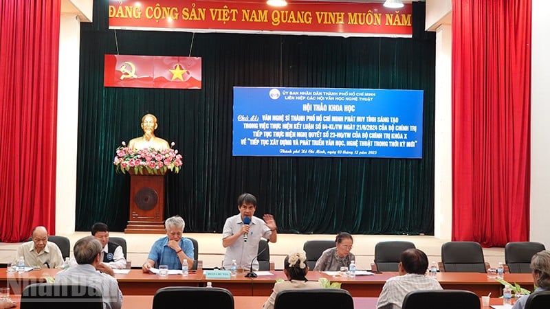 Scena konferencji. (Zdjęcie: LINH BAO).