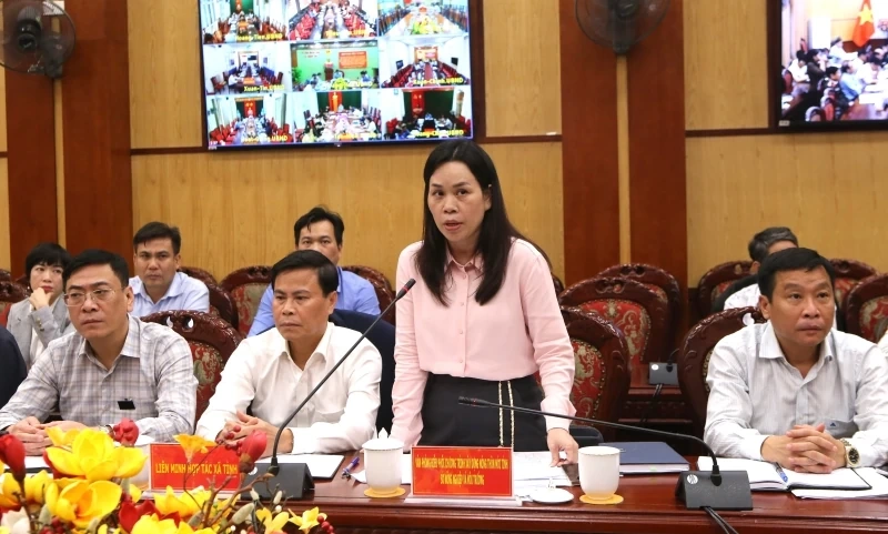 Întâlnire pentru evaluarea implementării Programelor Naționale Țintă în provincia Thanh Hoa