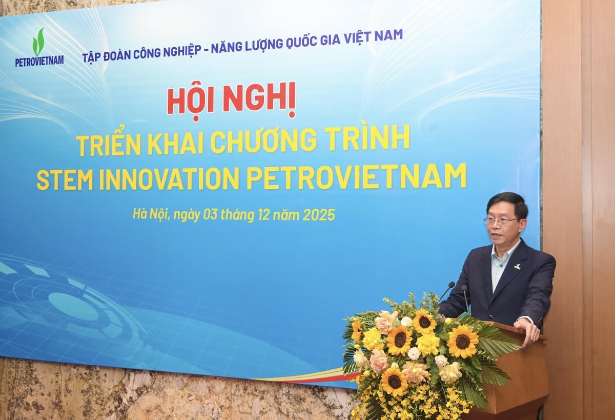 ທ່ານ ເຈີ່ນ​ກວາງ​ຢຸງ, ຮອງ​ເລ​ຂາ​ຄະ​ນະ​ພັກ​ກຸ່ມ​ບໍ​ລິ​ສັດ​ອຸດ​ສາ​ຫະ​ກຳ​ແຫ່ງ​ຊາດ​ຫວຽດ​ນາມ ກ່າວ​ຄຳ​ເຫັນ​ທີ່ກອງ​ປະ​ຊຸມ.