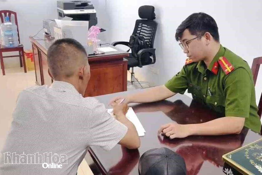 ຕຳຫຼວດ​ຄຸ້ມ​ເມືອງ​ກາມ​ຮົ່ງ​ເຮັດ​ວຽກ​ແລະ​ສຶກສາ​ອົບຮົມ​ຜູ້​ຕິດ​ຢາ​ເສບ​ຕິດ​ຢູ່​ເຂດ​ດັ່ງກ່າວ​ເປັນ​ປະຈຳ.