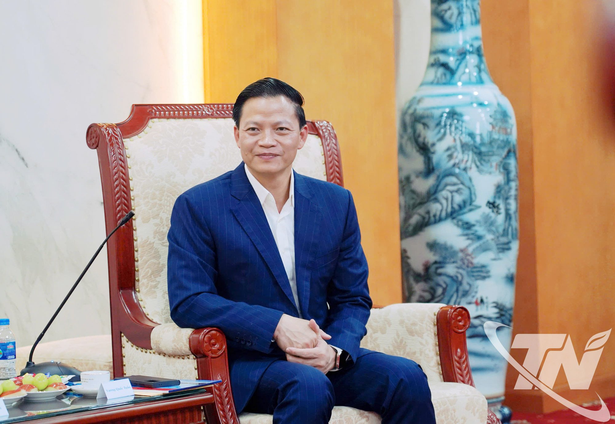 Komrad Vuong Quoc Tuan, Ahli Ganti Jawatankuasa Pusat Parti, Timbalan Setiausaha Jawatankuasa Parti Wilayah, Pengerusi Jawatankuasa Rakyat Wilayah memperkenalkan potensi dan dasar untuk menarik pelabur ke wilayah itu.