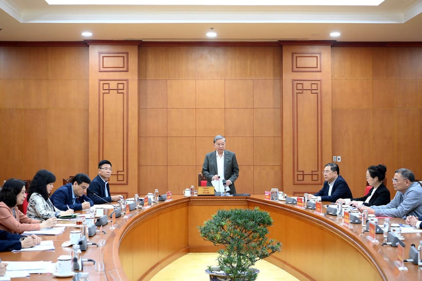 General Secretary To Lam chaired the meeting. Photo: Dang Khoa