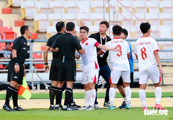 HLV Kim Sang Sik - Ảnh 6.