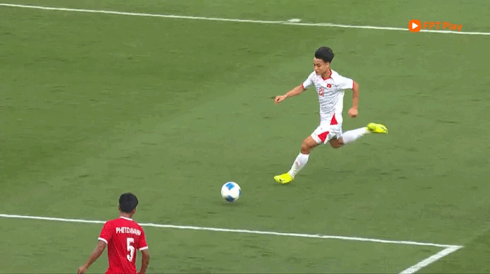 Đình Bắc chói sáng, U.23 Việt Nam chật vật thắng Lào trận mở màn nhiều ‘biến cố lạ’ và check VAR… thủ công - Ảnh 1.