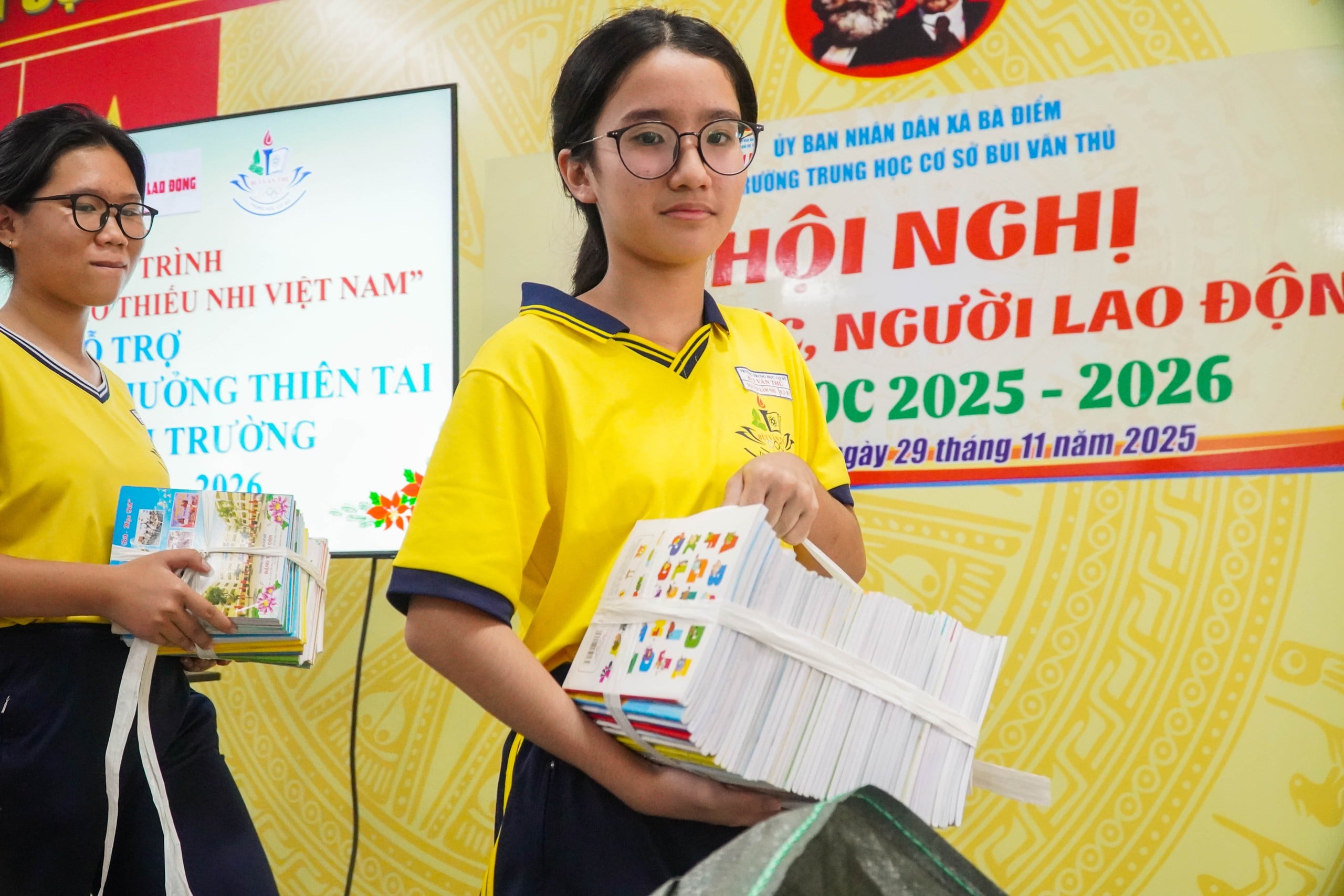 Nghĩa tình học sinh TP HCM hướng về vùng lũ   - Ảnh 2.