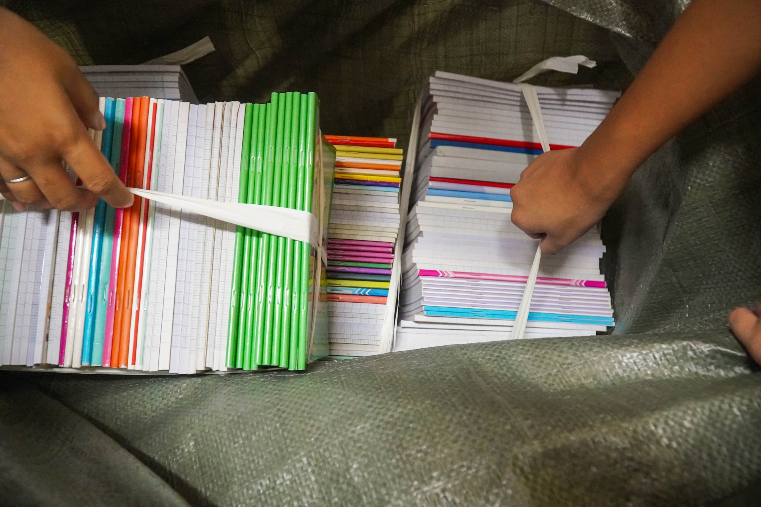 Nghĩa tình học sinh TP HCM hướng về vùng lũ   - Ảnh 4.