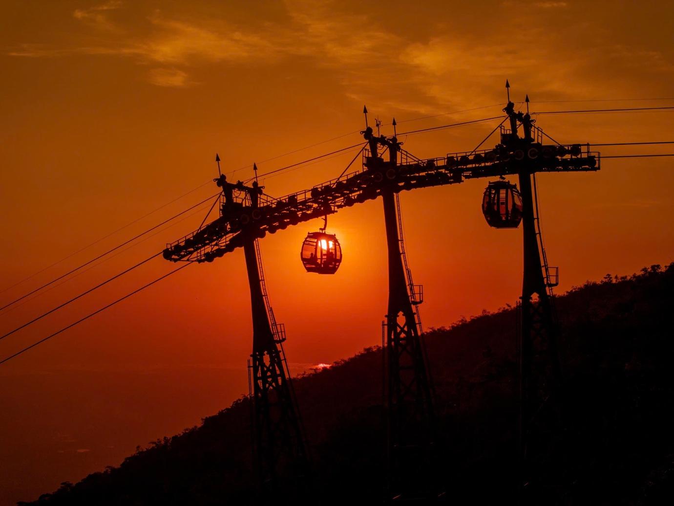 Sốt rần rần khoảnh khắc hoàng hôn đẹp siêu thực tại núi Bà Đen, Tây Ninh - Ảnh 2.