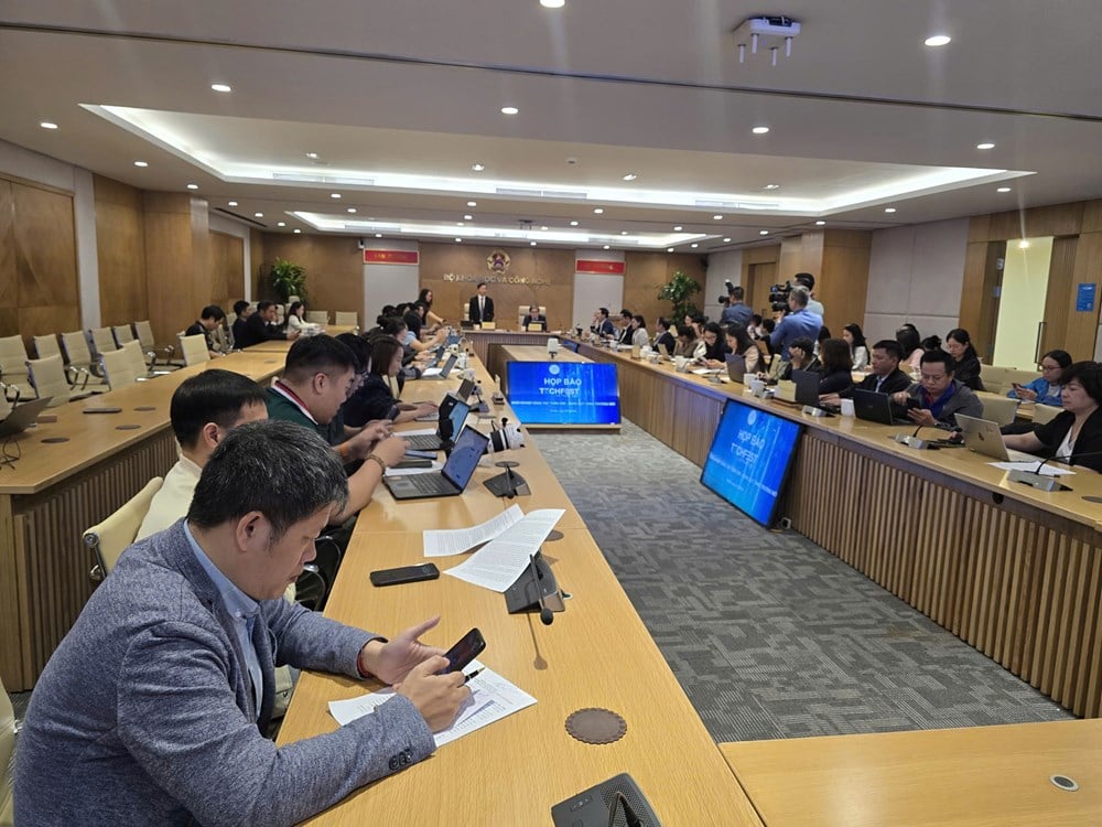 TECHFEST Vietnam 2025 : Éveiller l’esprit d’entreprise au cœur du lac Hoan Kiem – photo 1