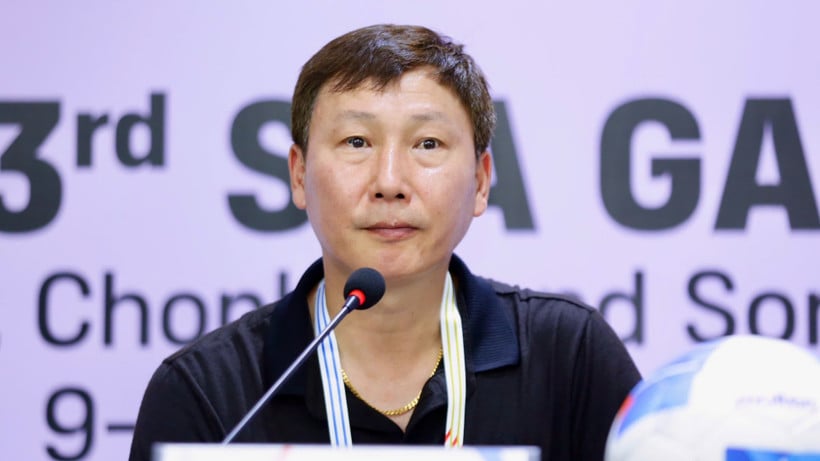 គ្រូ​បង្វឹក Kim Sang Sik ក្នុង​សន្និសីទ​កាសែត ក្រោយ​យក​ឈ្នះ U22 ឡាវ ២-១។ (រូបថត៖ VFF)