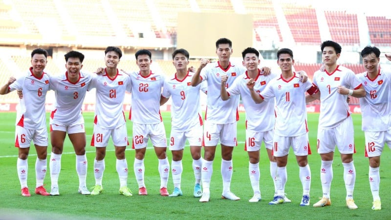 Sự cố âm thanh đã xảy ra khi hai đội U22 Việt Nam và U22 Lào thực hiện nghi thức hát quốc ca. (Ảnh: VFF)