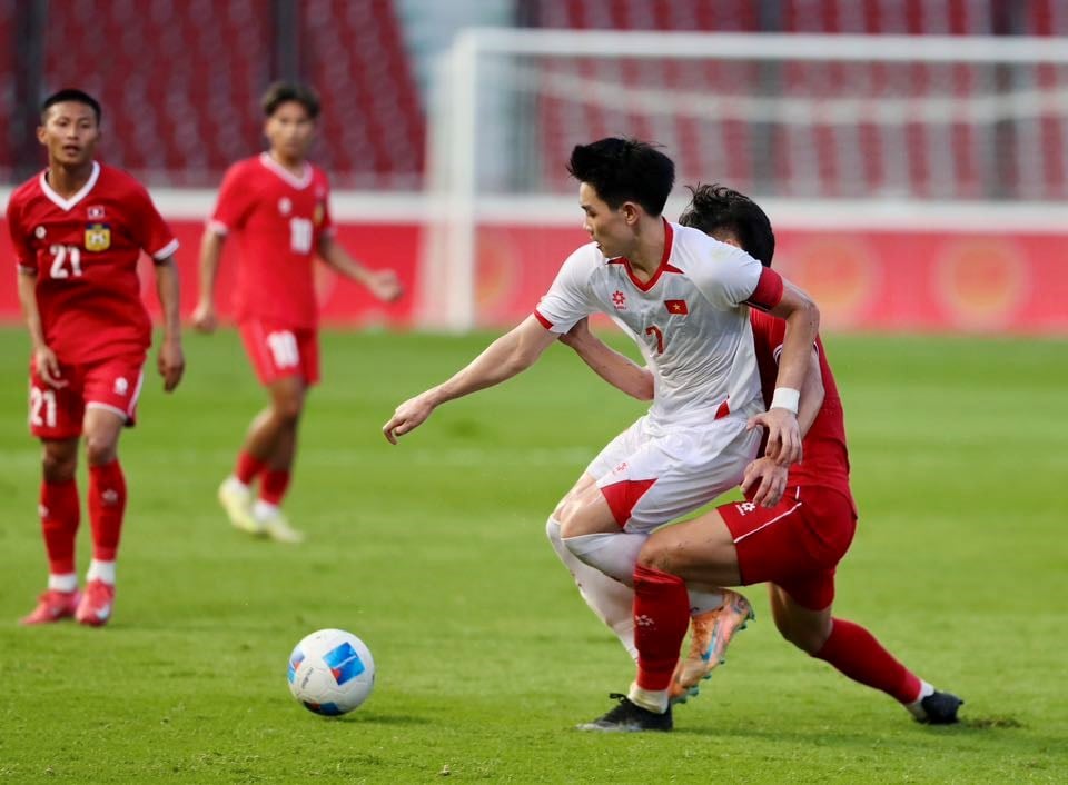 Co řekl Dinh Bac, když vstřelil gól a pomohl tak Vietnamu do 22 let k vítězství v úvodním zápase SEA Games 33? - foto 1