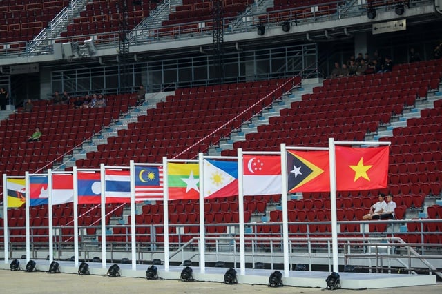 ພາບທີ່ແປກປະຫຼາດ ທີ່ສະໜາມກິລາ ຣາຊະມົງກຸດ ວັນທີ່ U.23 ໄທ ລົງແຂ່ງຂັນຊີເກມ 33 - ພາບ 6. Cảnh tượng quá đỗi lạ lùng trên sân Rajamangala ngày U.23 Thái Lan xuất trận SEA Games 33- Ảnh 6.