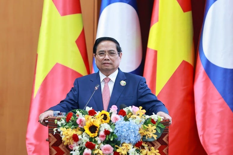 Perdana Menteri Pham Minh Chinh berucap di Persidangan Penggalakan Pelaburan Vietnam - Laos. (Foto: VGP/Nhat Bac)