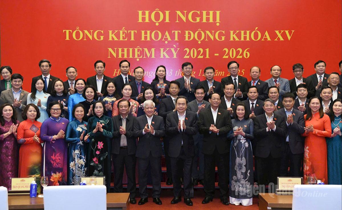 رئیس مجلس ملی، تران تان من؛ نایب رئیس دائمی مجلس ملی، دو وان چین و نایب رئیسان مجلس ملی به همراه معاونان محلی تمام وقت مجلس ملی