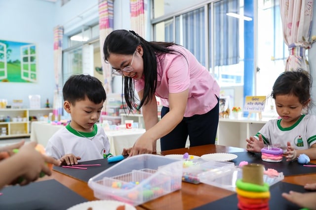 Giảm tải 'áp lực báo cáo' cho giáo viên mầm non, cách nào ? - Ảnh 1.