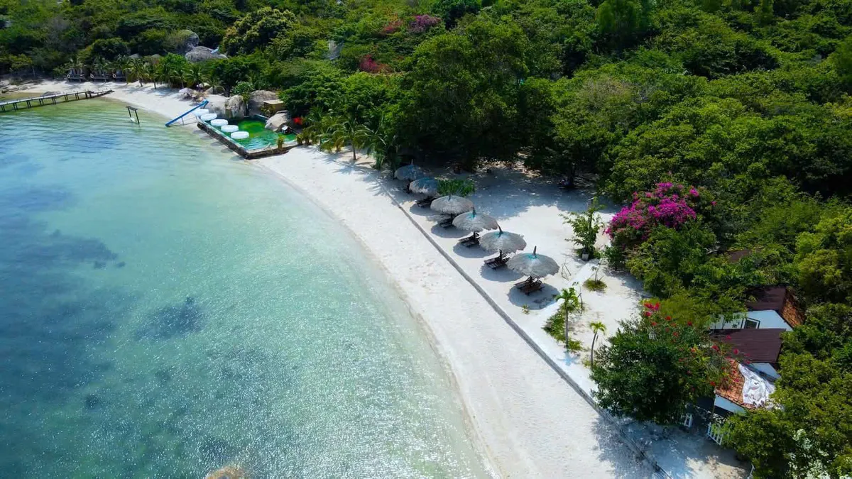 Vượt thách thức thiên tai, du lịch Khánh Hòa tăng tốc trở lại- Ảnh 3.