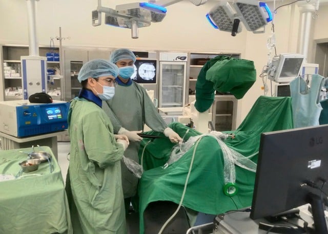 Bệnh viện Đa khoa Kiên Giang phát triển mạnh nhờ 'luồng gió' kỹ thuật từ bệnh viện tuyến trên- Ảnh 2.