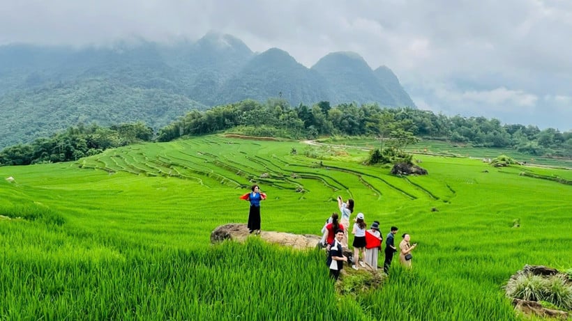 Turiștii experimentează Pu Luong, Thanh Hoa. (Foto: QUANG THAN)