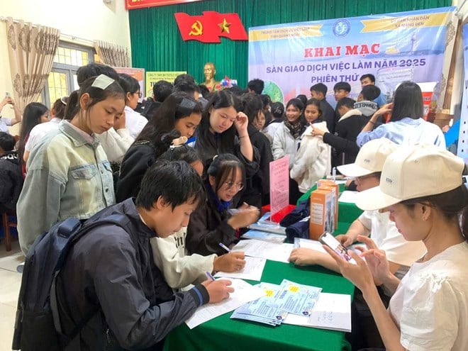 La exportación de mano de obra es la opción elegida por muchos trabajadores de Quang Ngai, con ingresos atractivos. Foto: Centro Provincial de Servicios de Empleo de Quang Ngai