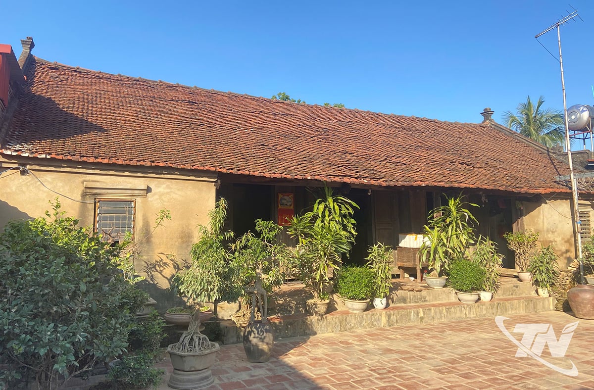 Det gamle huset til Mr. Nguyen Khac Nghiens familie er nesten intakt den dag i dag.