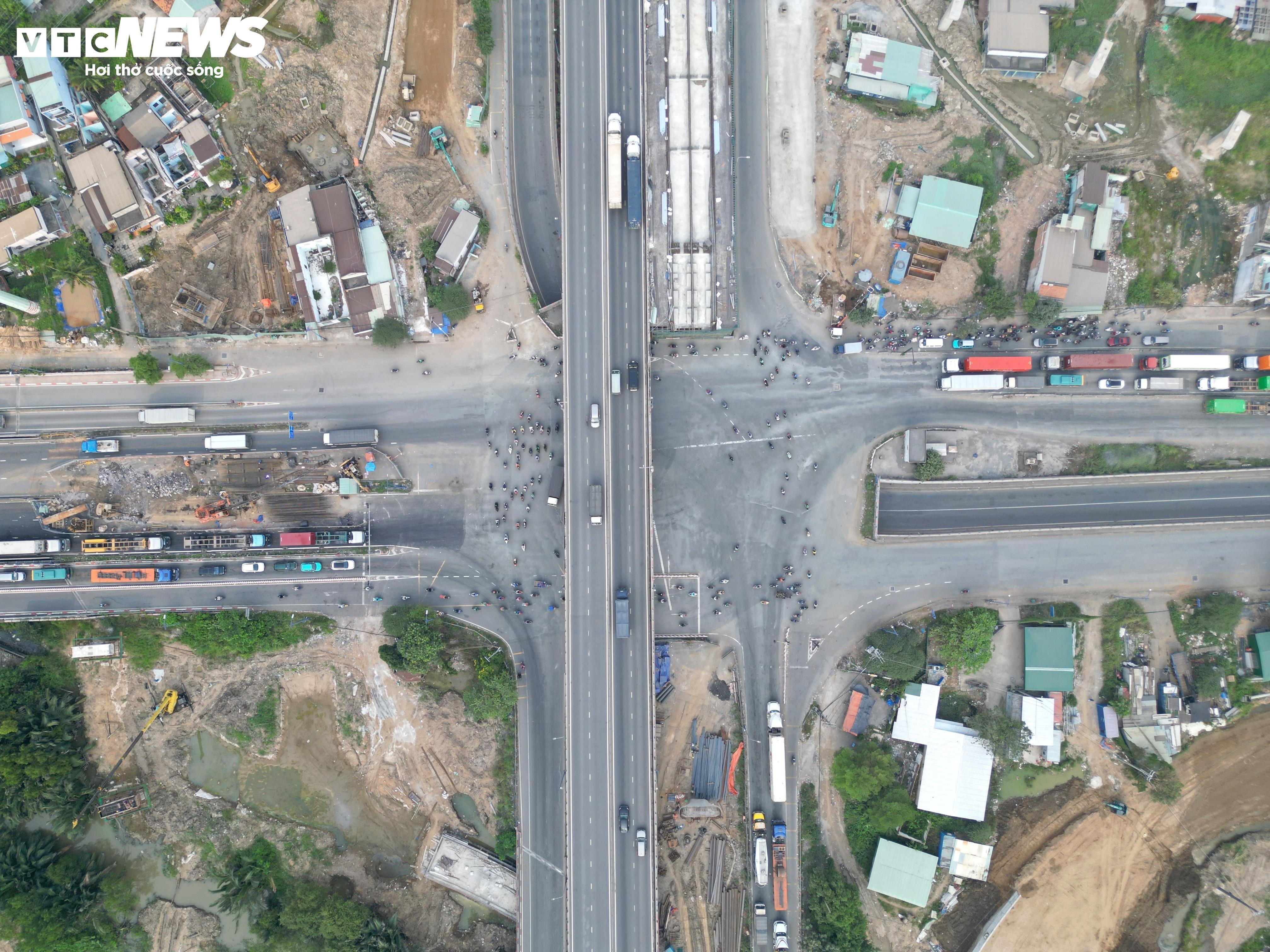 Byggingen av det mest trafikkerte krysset i Ho Chi Minh-byen øker etter mange forsinkelser - 2