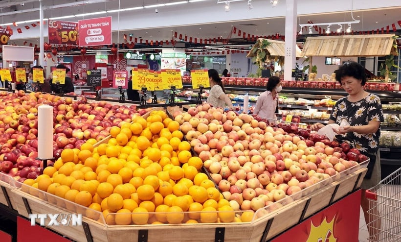 Forbrukerhandel bidrar til Vietnams økonomiske vekst. (Foto: Tran Viet/VNA)