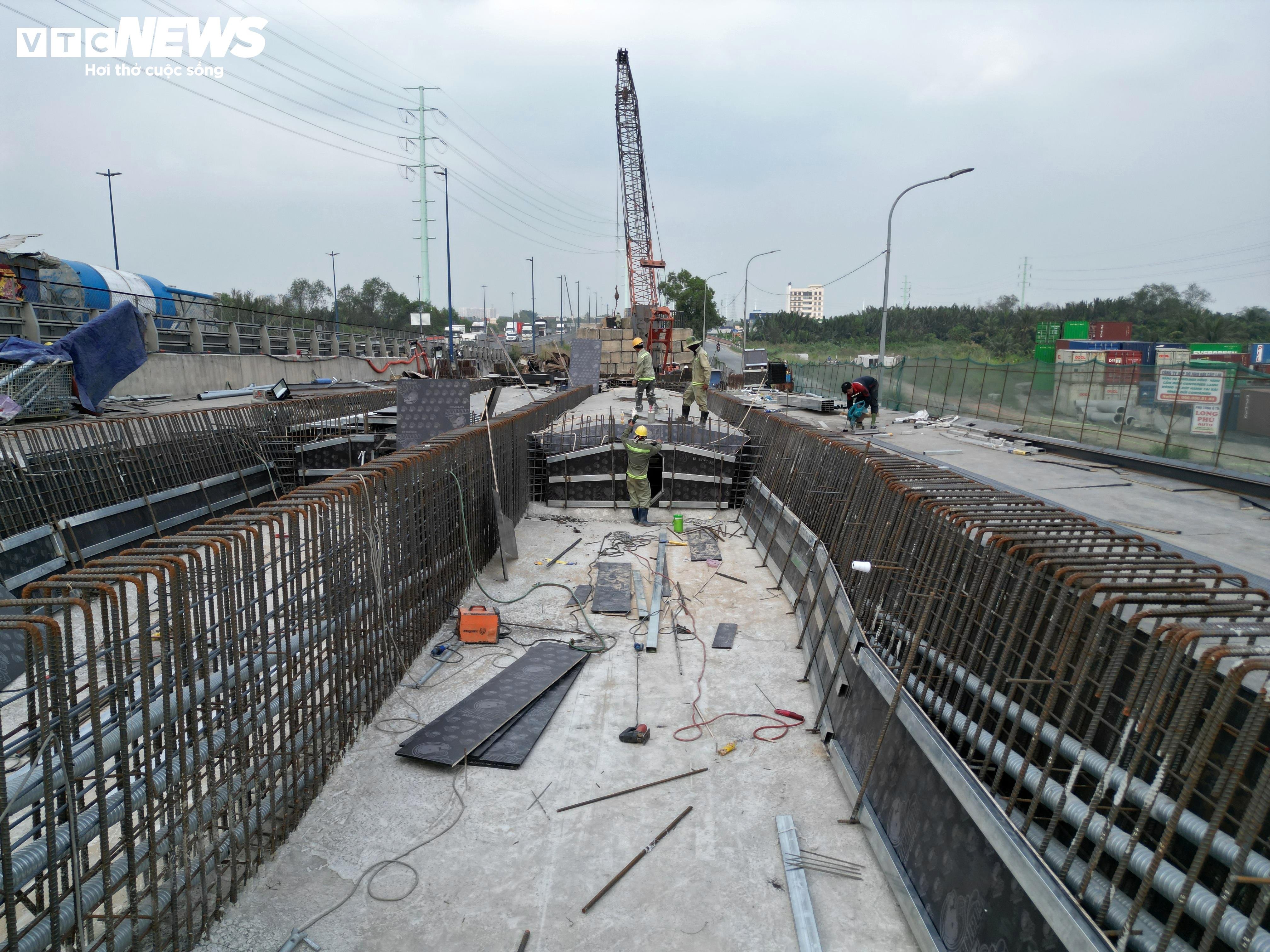 Byggingen av det mest trafikkerte krysset i Ho Chi Minh-byen øker etter mange forsinkelser - 9