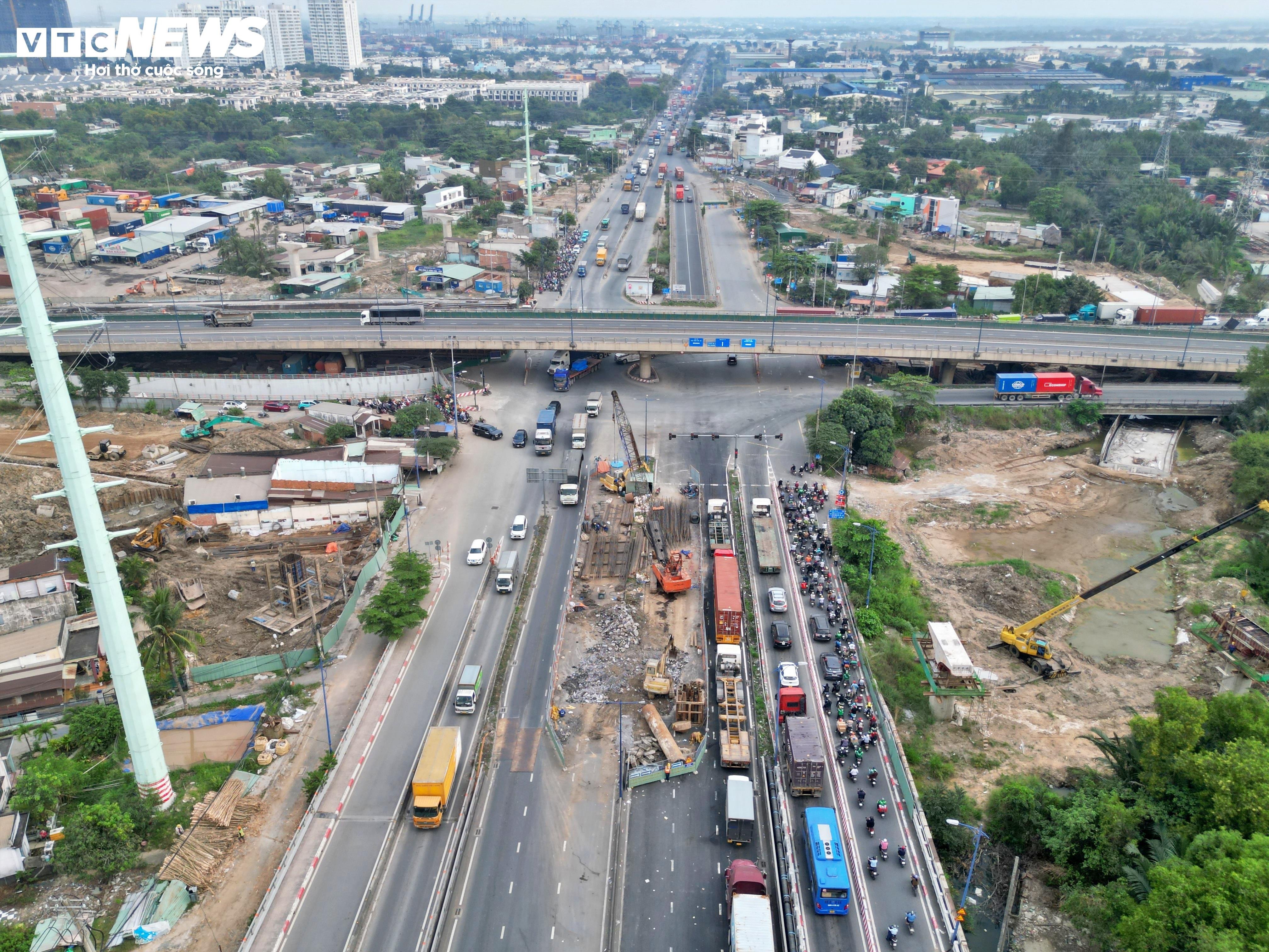Byggingen av det mest trafikkerte krysset i Ho Chi Minh-byen øker etter mange forsinkelser - 14