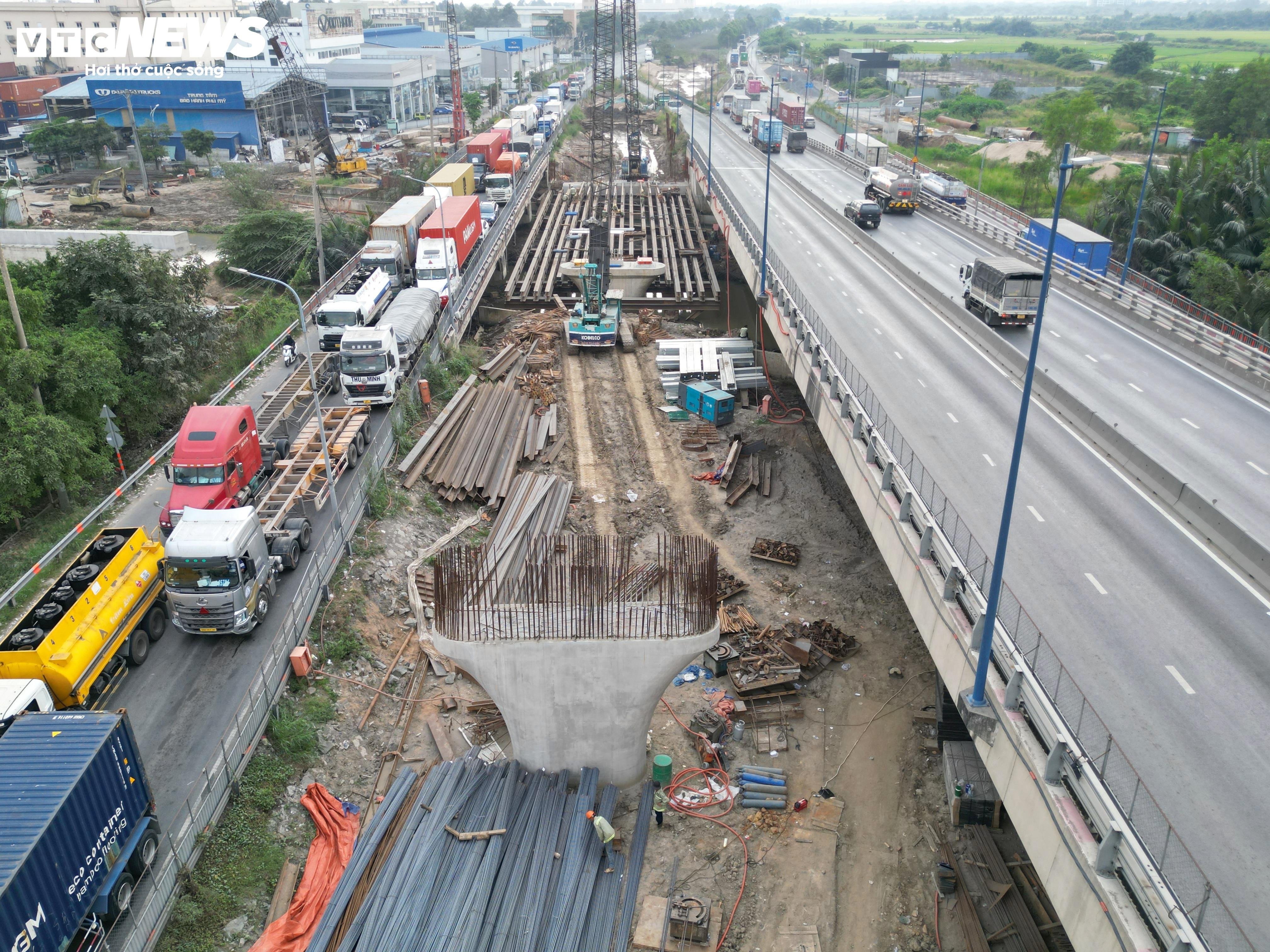 Byggingen av det mest trafikkerte krysset i Ho Chi Minh-byen øker etter mange forsinkelser - 16