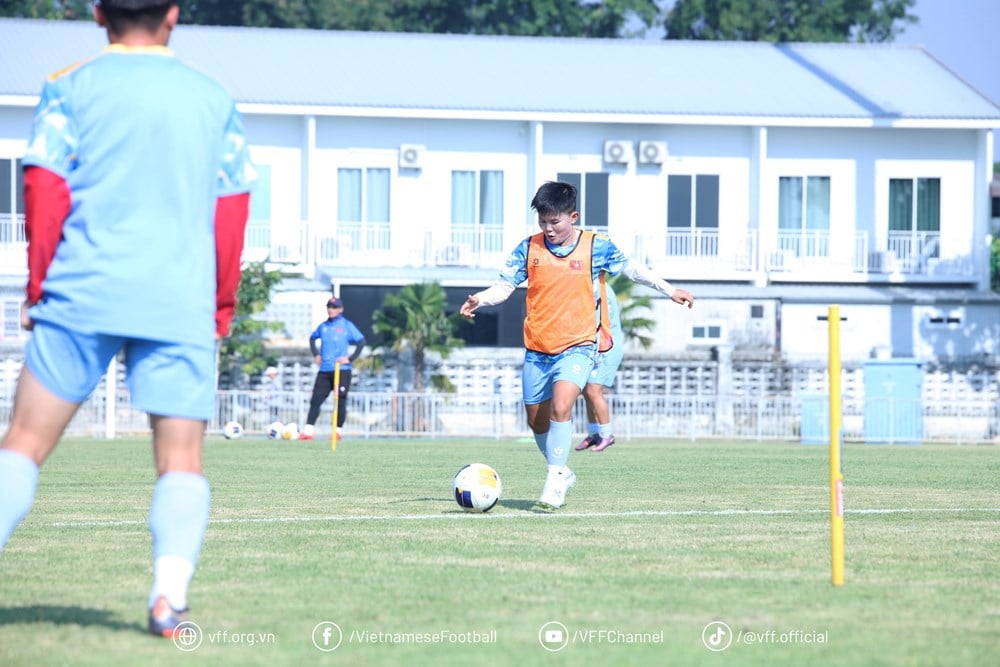 ស៊ីហ្គេម ៣៣៖ ក្រុមនារីវៀតណាមត្រៀមខ្លួនយ៉ាងប្រុងប្រយ័ត្នសម្រាប់ការប្រកួតបើកឆាកជាមួយម៉ាឡេស៊ី - រូបថត ១