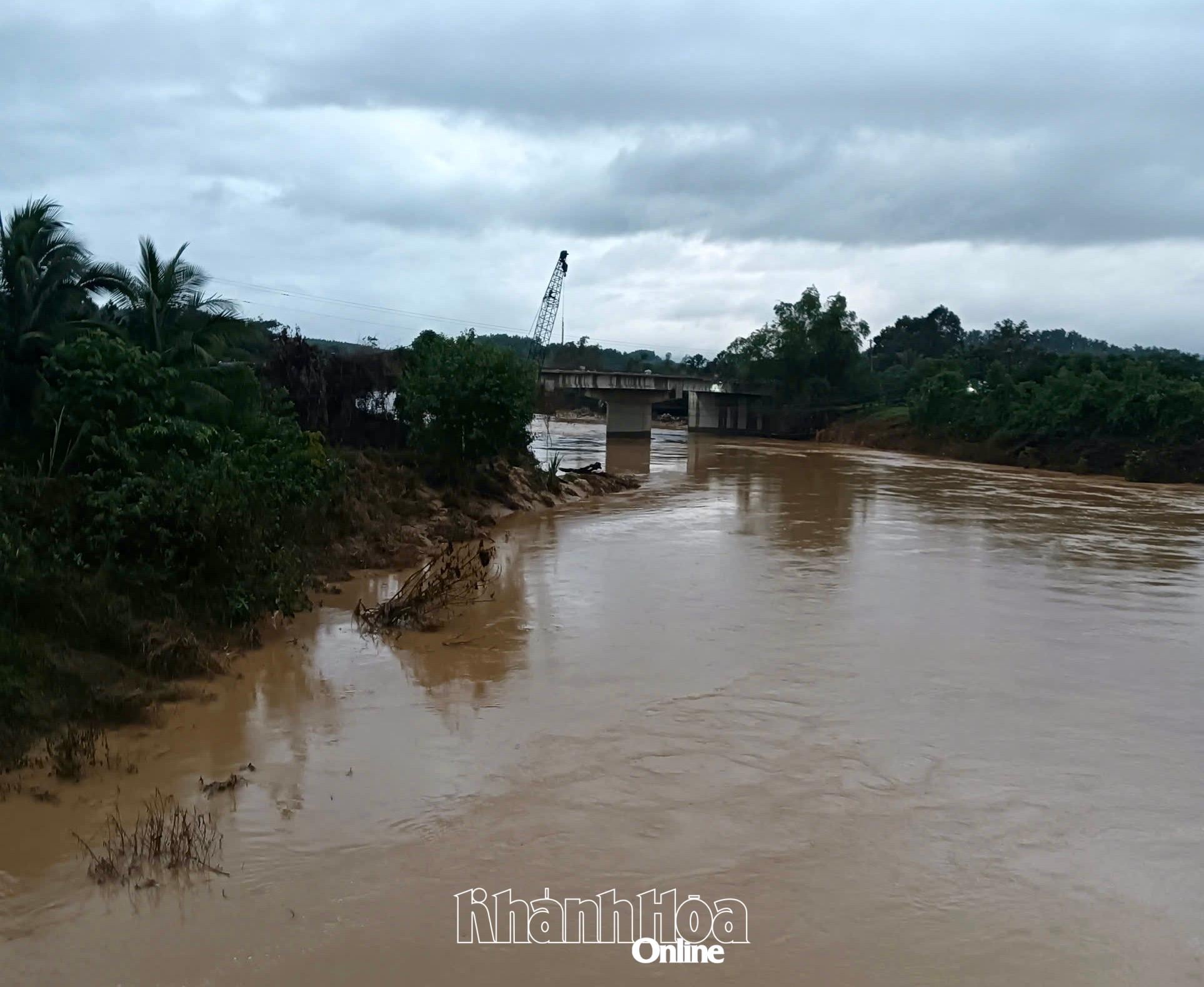 Акватория реки у моста Сонгзянг (коммуна Чунгкханьвинь)