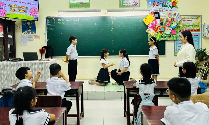 Trường ở Đà Nẵng thu 15.000 đồng/giờ đón con trễ: Giảm kẹt xe, tiện cho phụ huynh - Ảnh 1.