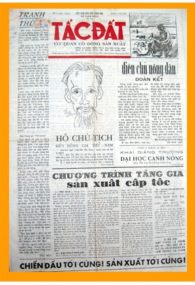 Báo Tấc Đất xuất bản số đầu tiên ngày 7/12/1945. Ảnh: Tư liệu.