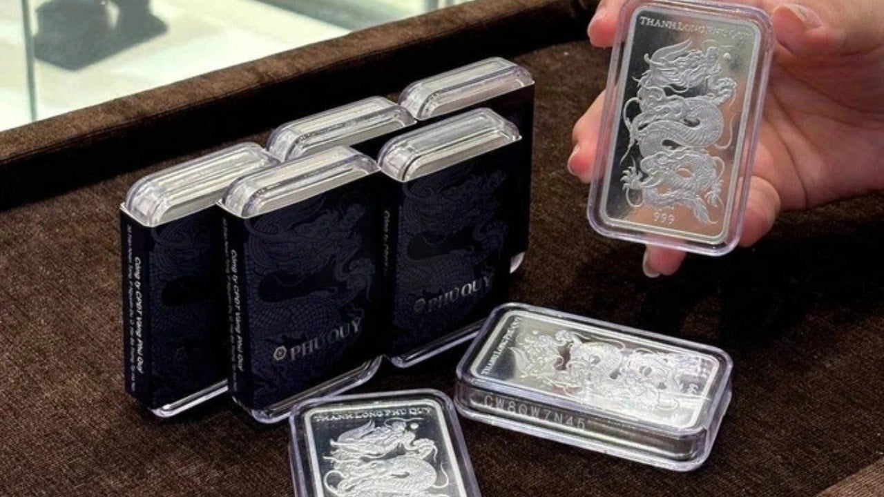 តម្លៃប្រាក់ថ្ងៃនេះ ថ្ងៃទី 4 ខែធ្នូ ឆ្នាំ 2025 បានកើនឡើងយ៉ាងខ្លាំងដល់តម្លៃកំណត់ត្រាមួយ។