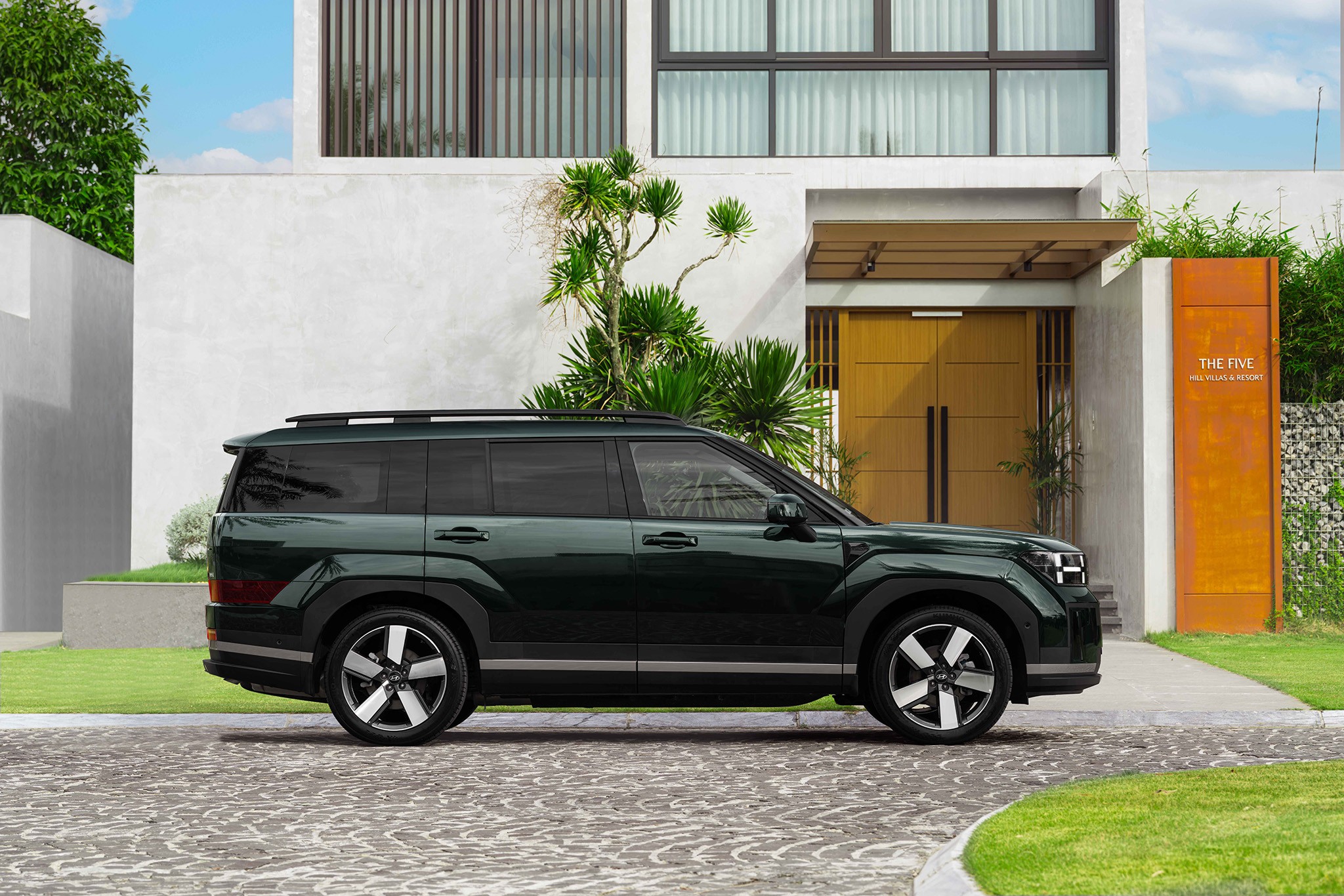 Hyundai Thành Công giới thiệu Santa Fe Hybrid đến thị trường Việt Nam