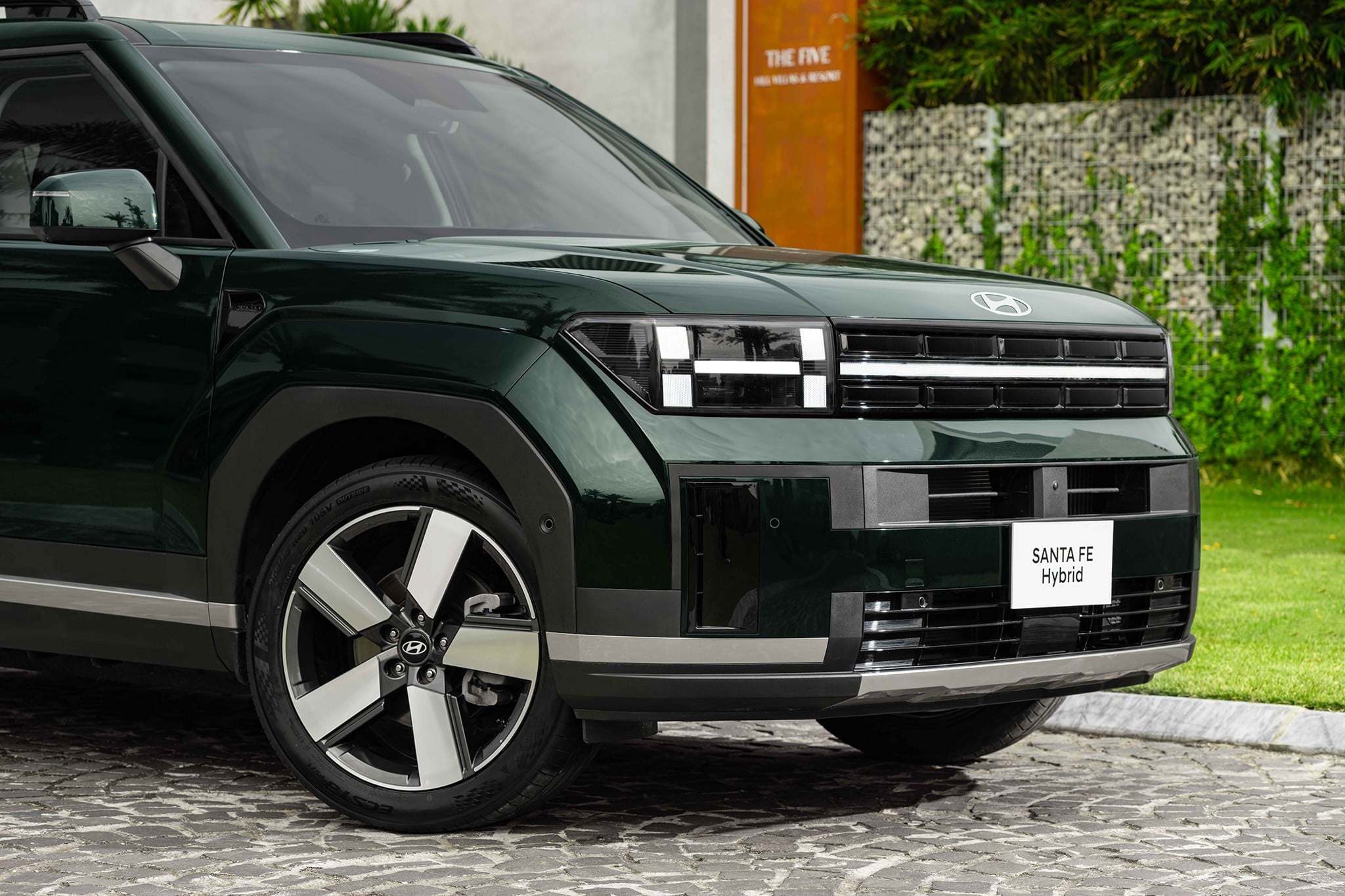 Hyundai Thành Công giới thiệu Santa Fe Hybrid đến thị trường Việt Nam