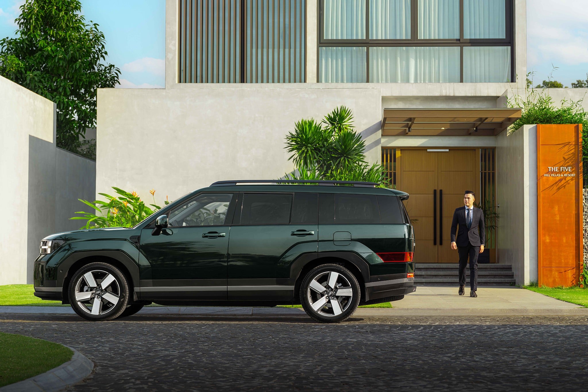 Hyundai Thành Công giới thiệu Santa Fe Hybrid đến thị trường Việt Nam