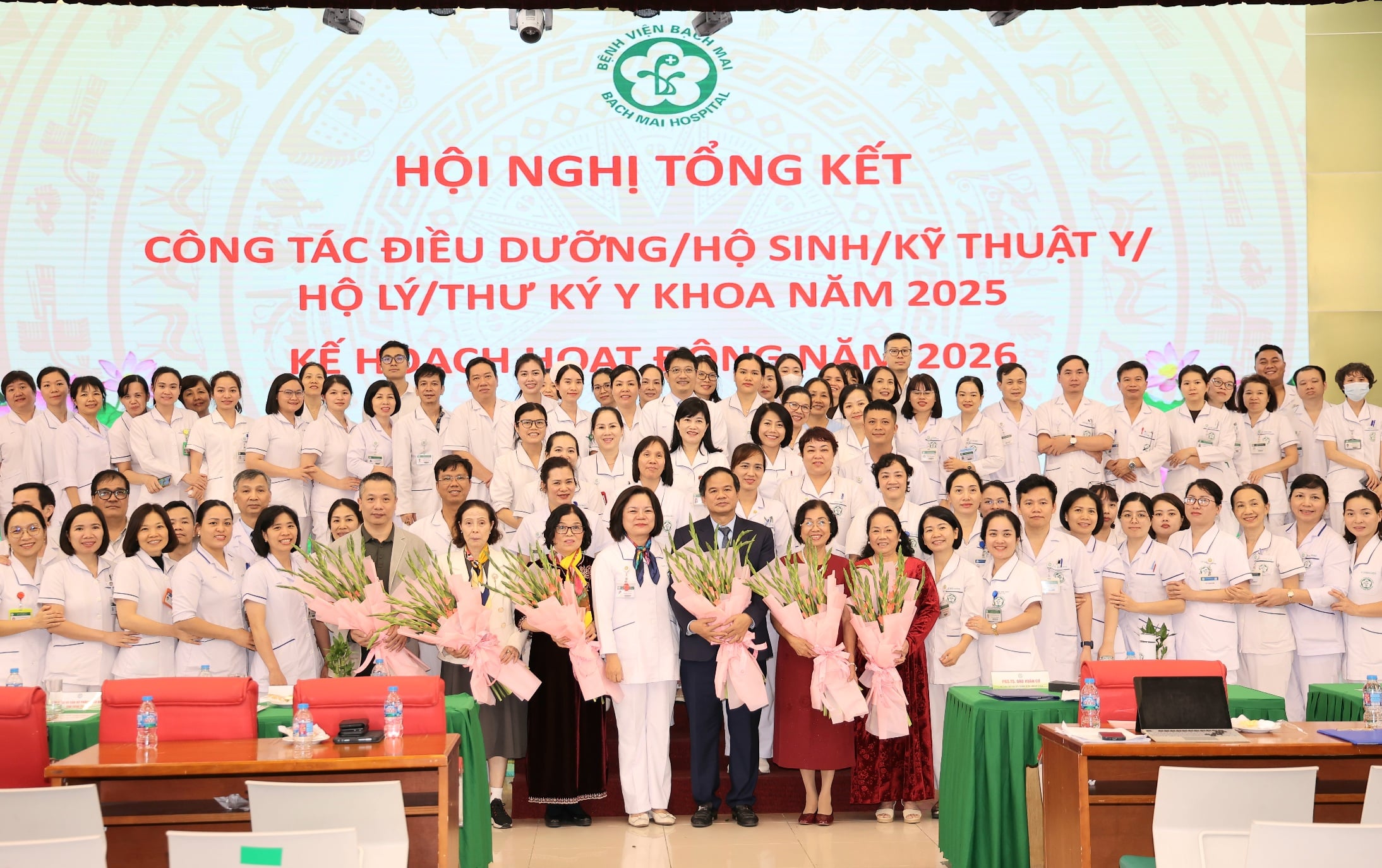 Sự tận tụy và đôi bàn tay của điều dưỡng đã giữ lại cơ hội sống cho người bệnh- Ảnh 5.