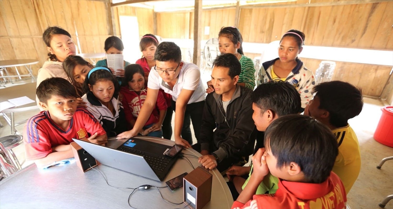 Wilayah Tuyen Quang telah melaksanakan banyak penyelesaian kreatif untuk membantu orang ramai mengakses maklumat berguna, meningkatkan kesedaran dan secara proaktif melepaskan diri daripada kemiskinan. Foto ilustrasi