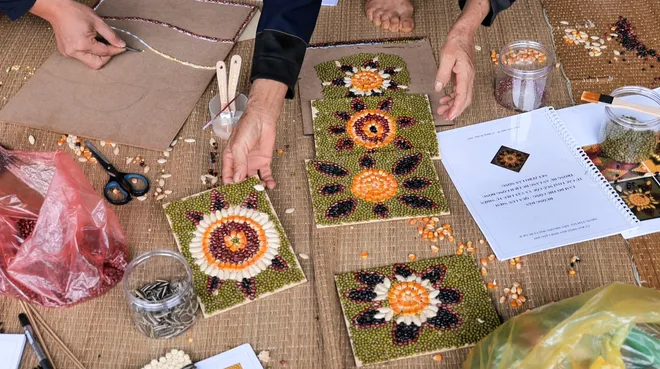 Nghệ thuật từ hạt ngô: Khi nông sản Lân Nóng