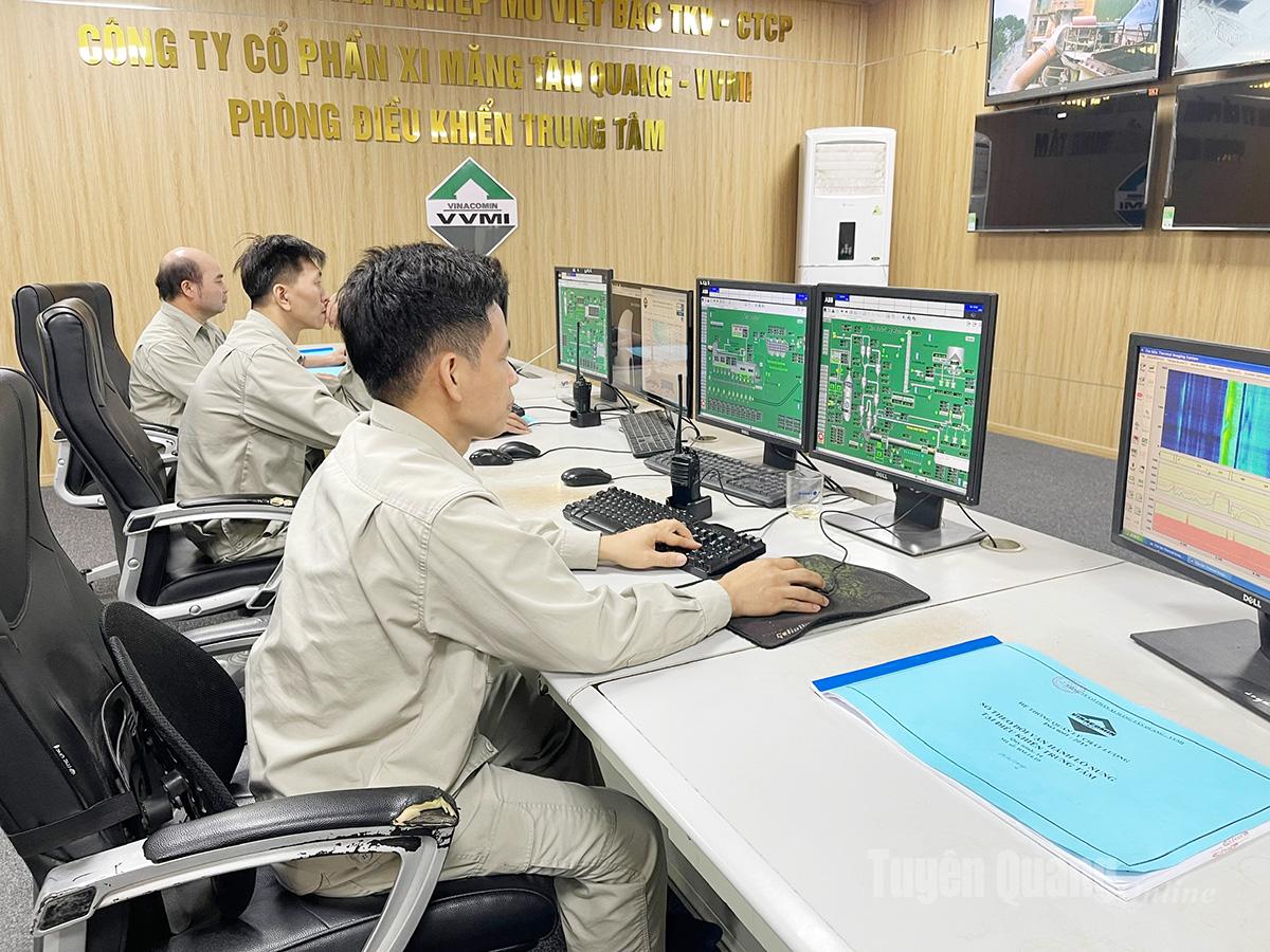 Tan Quang Cement Joint Stock Company - VVMI inwestuje w nowoczesne maszyny i systemy wyposażenia służące zarządzaniu i eksploatacji fabryki.