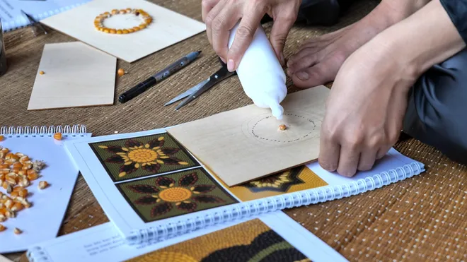 Nghệ thuật từ hạt ngô: Khi nông sản Lân Nóng