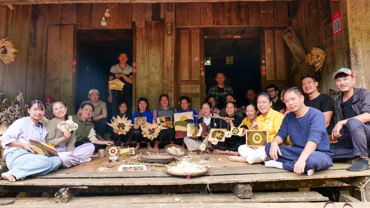 Nghệ thuật từ hạt ngô: Khi nông sản Lân Nóng